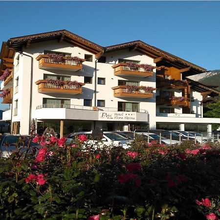 Hotel Flora Alpina Кампітелло-ді-Фасса Екстер'єр фото