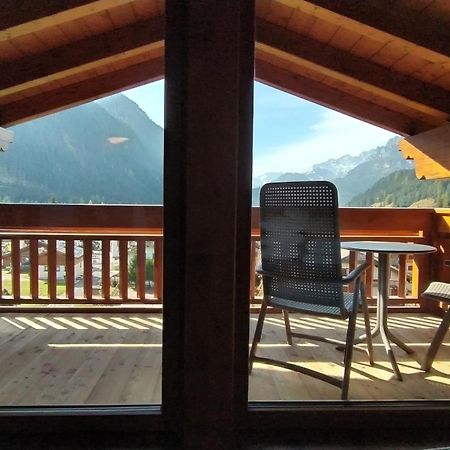 Hotel Flora Alpina Кампітелло-ді-Фасса Екстер'єр фото