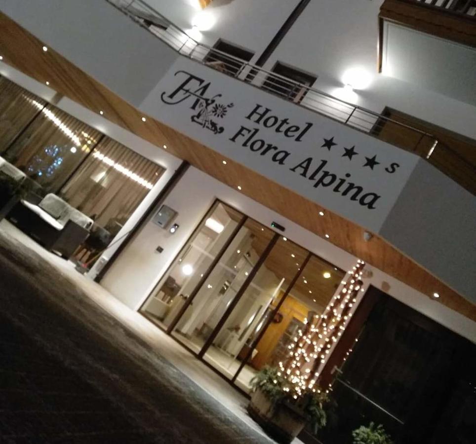 Hotel Flora Alpina Кампітелло-ді-Фасса Екстер'єр фото