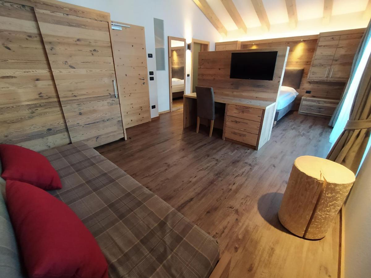 Hotel Flora Alpina Кампітелло-ді-Фасса Екстер'єр фото