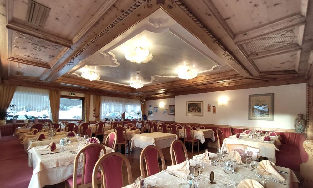 Hotel Flora Alpina Кампітелло-ді-Фасса Екстер'єр фото