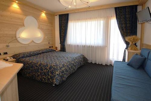 Hotel Flora Alpina Кампітелло-ді-Фасса Екстер'єр фото