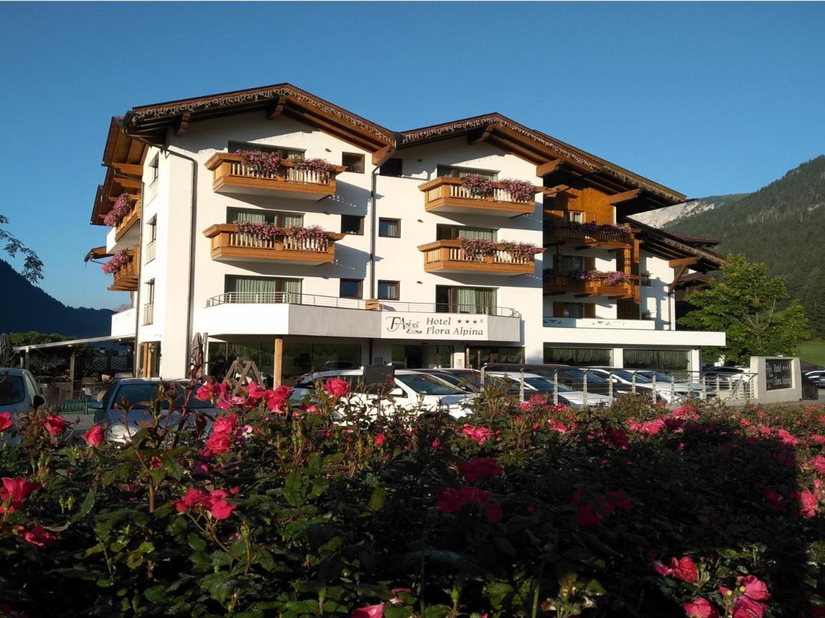 Hotel Flora Alpina Кампітелло-ді-Фасса Екстер'єр фото