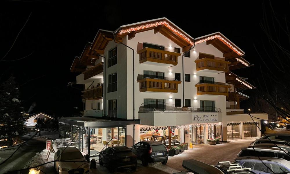 Hotel Flora Alpina Кампітелло-ді-Фасса Екстер'єр фото