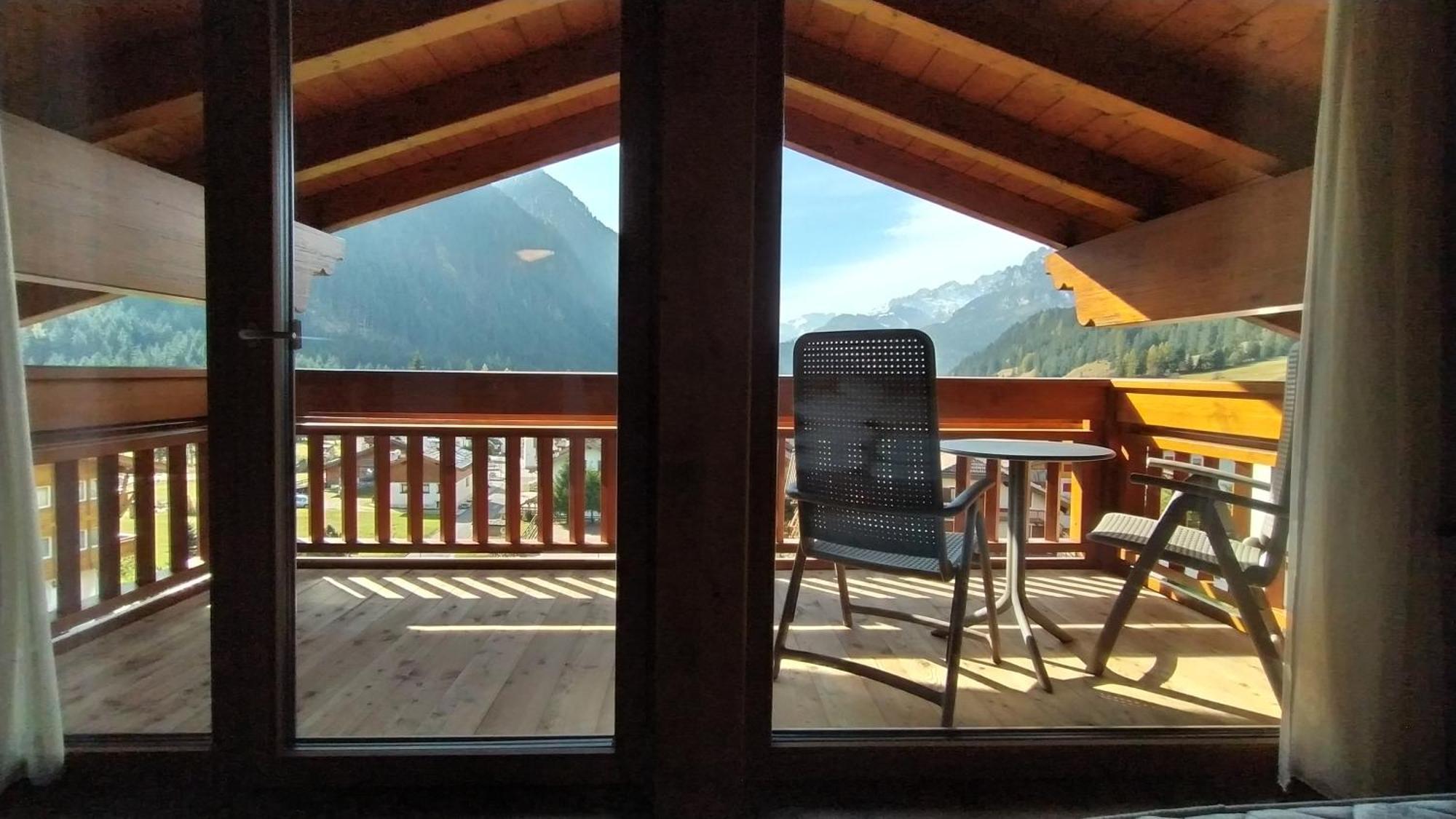 Hotel Flora Alpina Кампітелло-ді-Фасса Екстер'єр фото