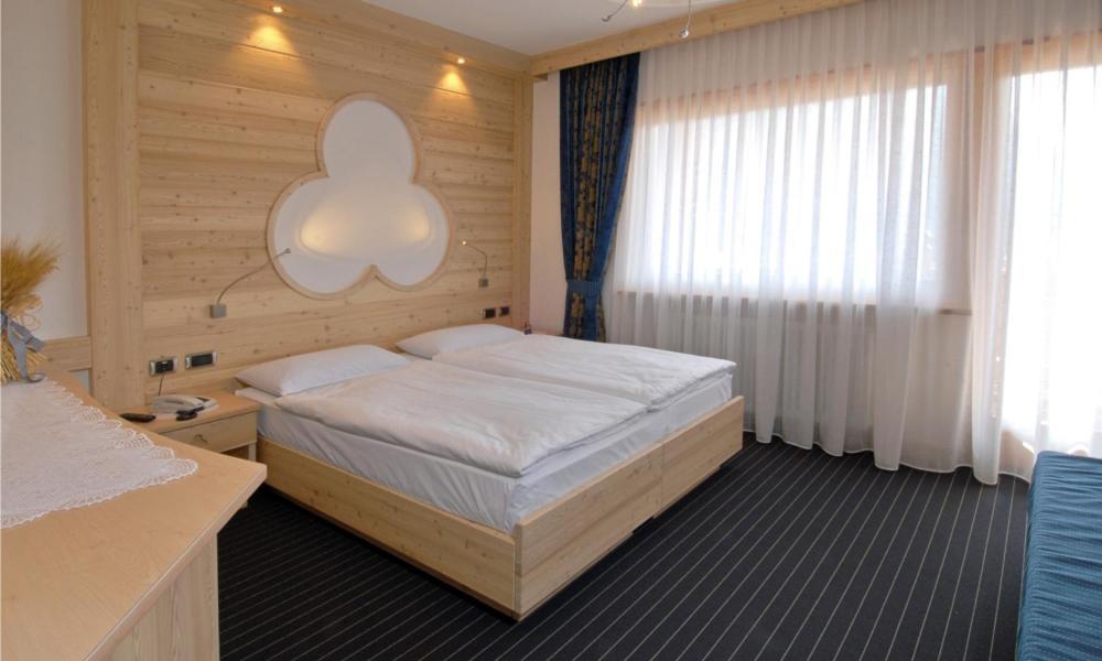 Hotel Flora Alpina Кампітелло-ді-Фасса Екстер'єр фото