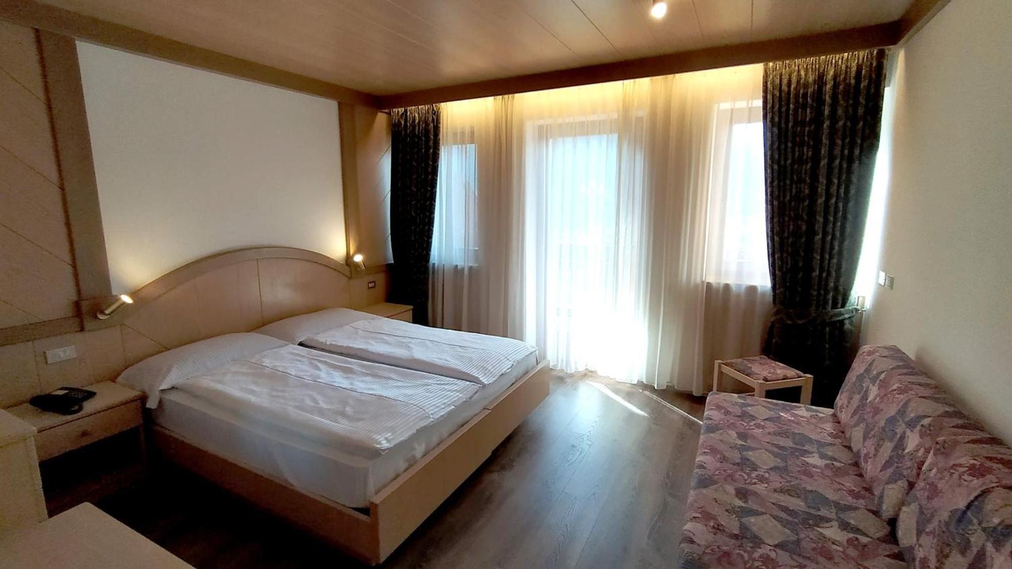 Hotel Flora Alpina Кампітелло-ді-Фасса Екстер'єр фото