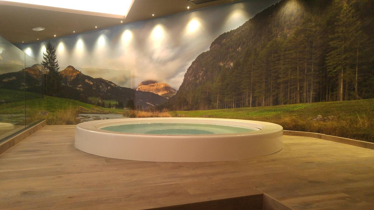 Hotel Flora Alpina Кампітелло-ді-Фасса Екстер'єр фото